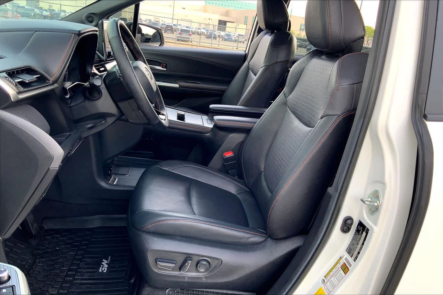 Used 2023 Toyota Sienna XSE w/ XSE Plus Package FWD image 8