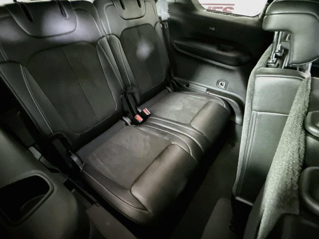 Used 2023 Jeep Grand Cherokee L Laredo AWD/4WD image 31