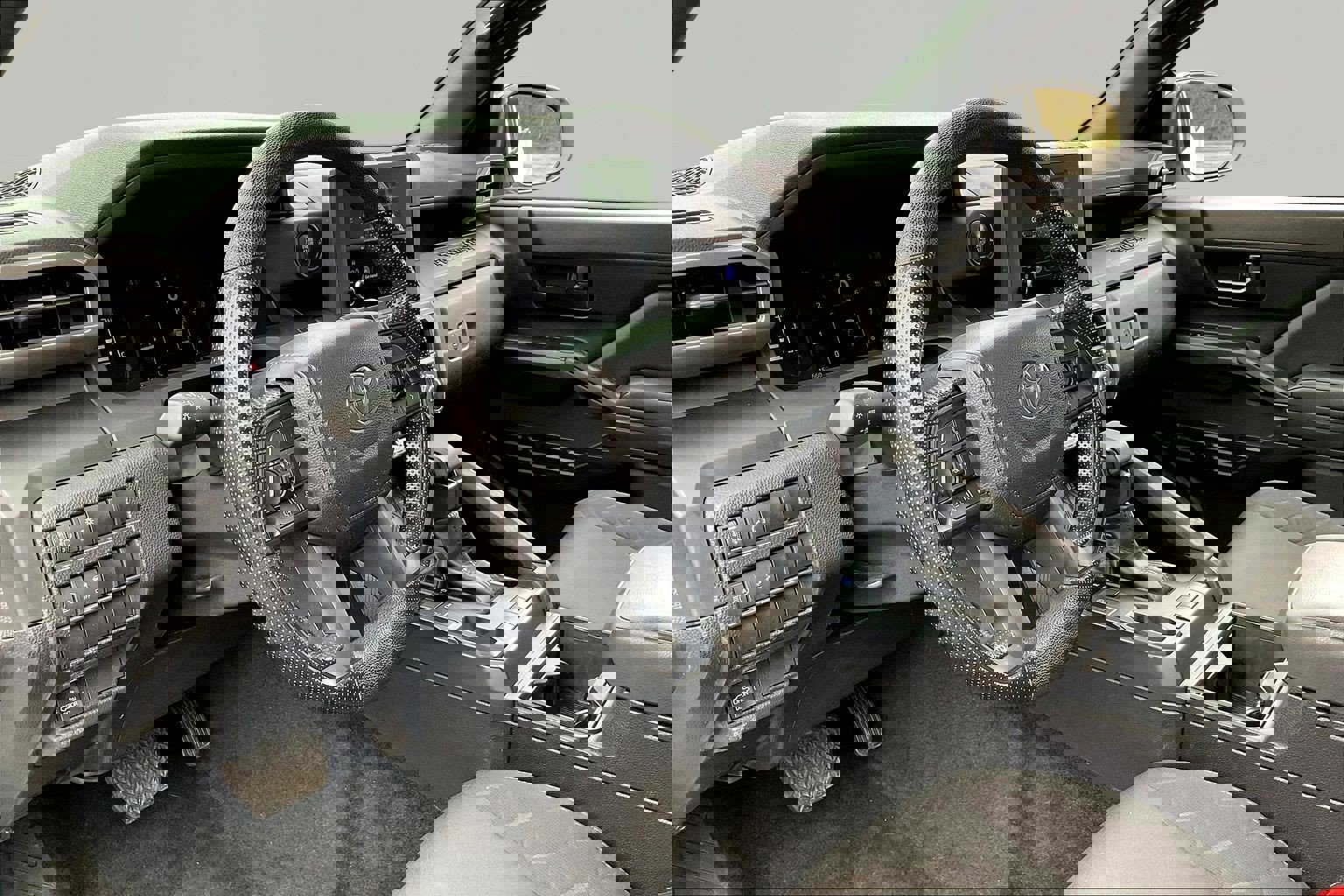 Used 2024 Toyota Tacoma SR image 17