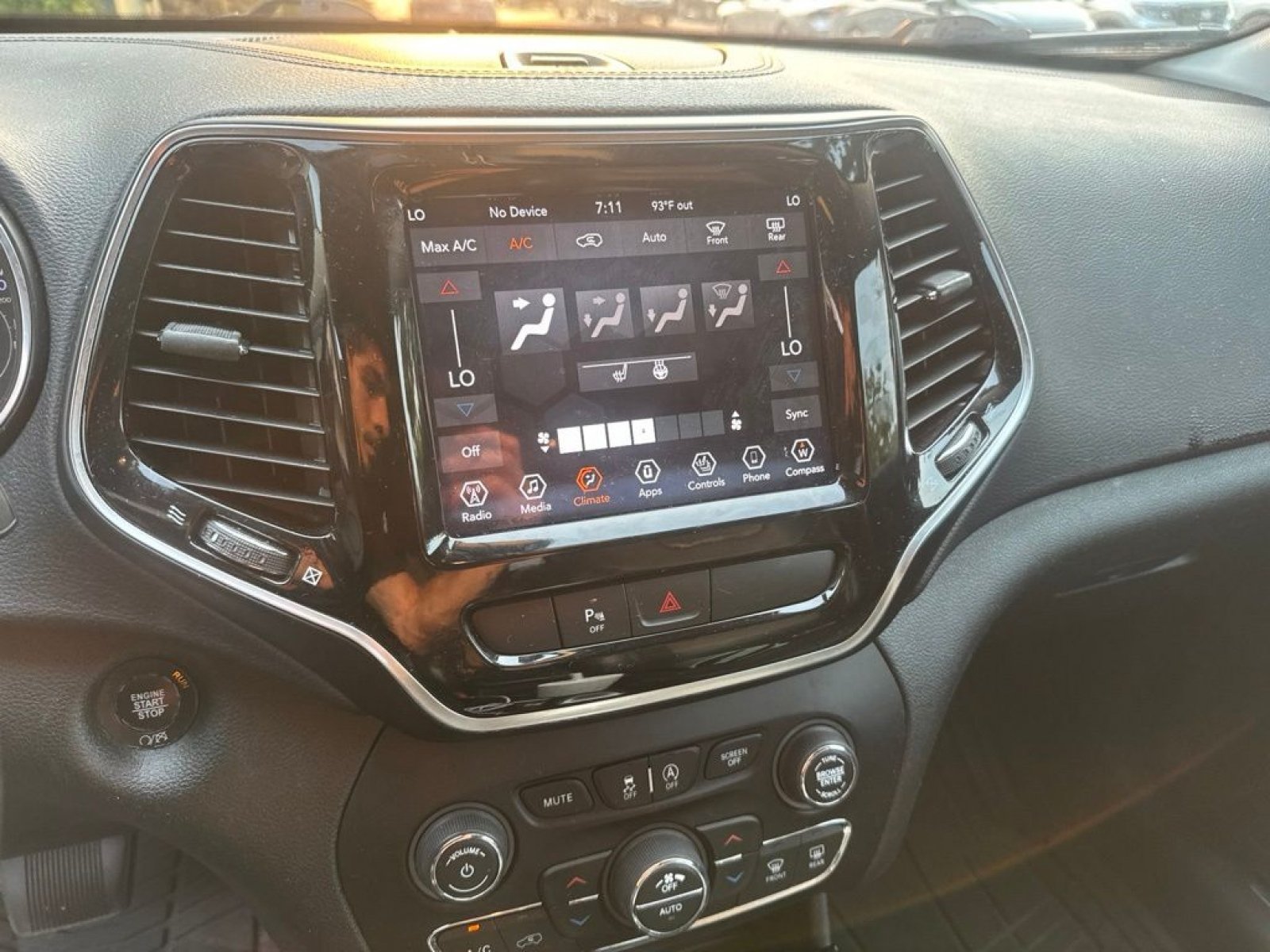 Used 2019 Jeep Cherokee Limited AWD/4WD image 13