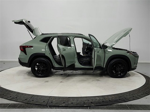 Used 2024 Chevrolet Trax ACTIV w/ Driver Confidence Package image 16