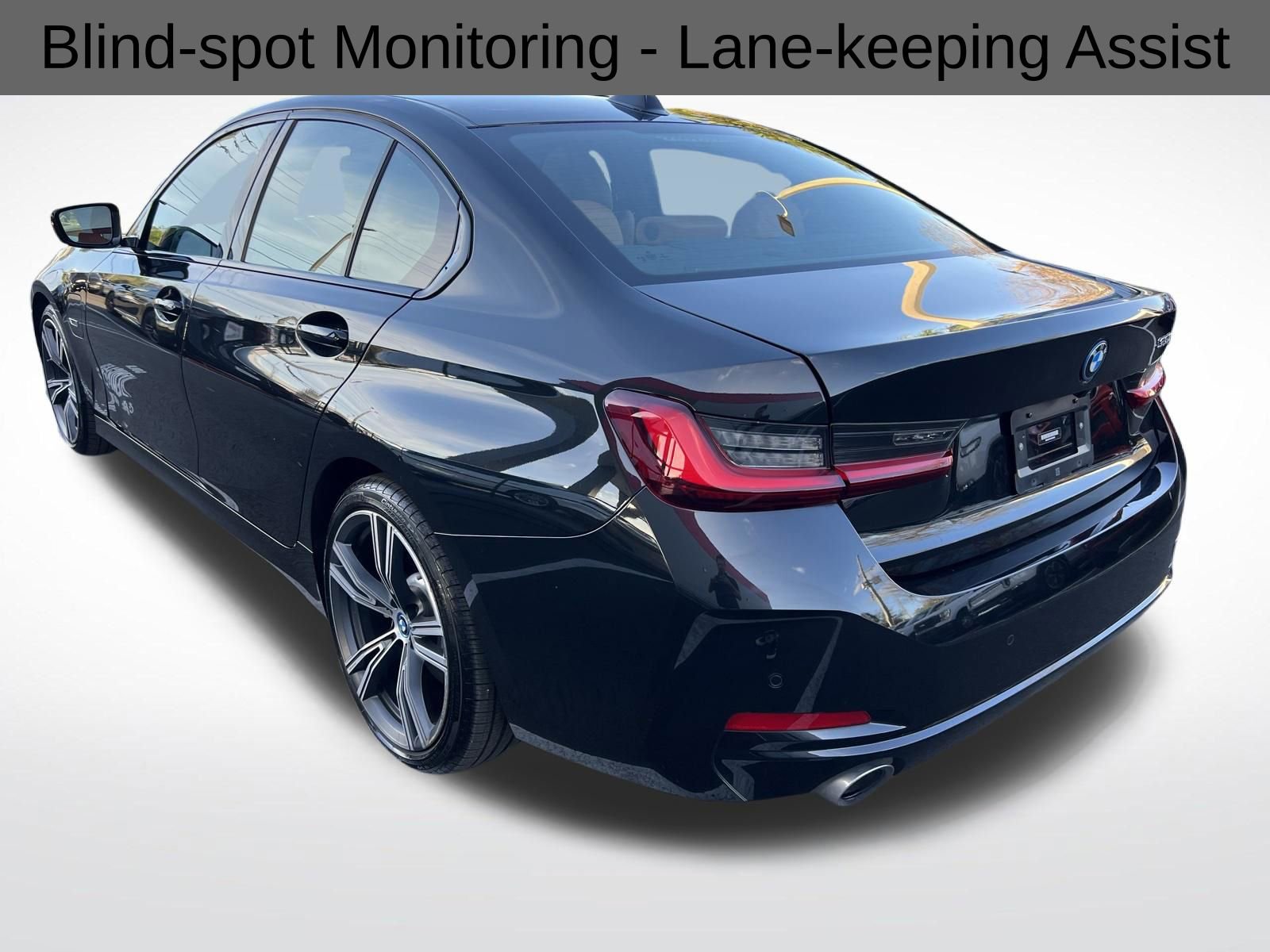 Used 2023 BMW 330e w/ Driving Assistance Package image 9