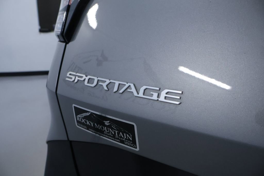 Used 2024 Kia Sportage LX image 10