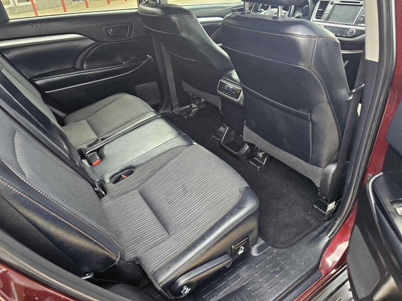 Used 2019 Toyota Highlander Plus FWD image 11