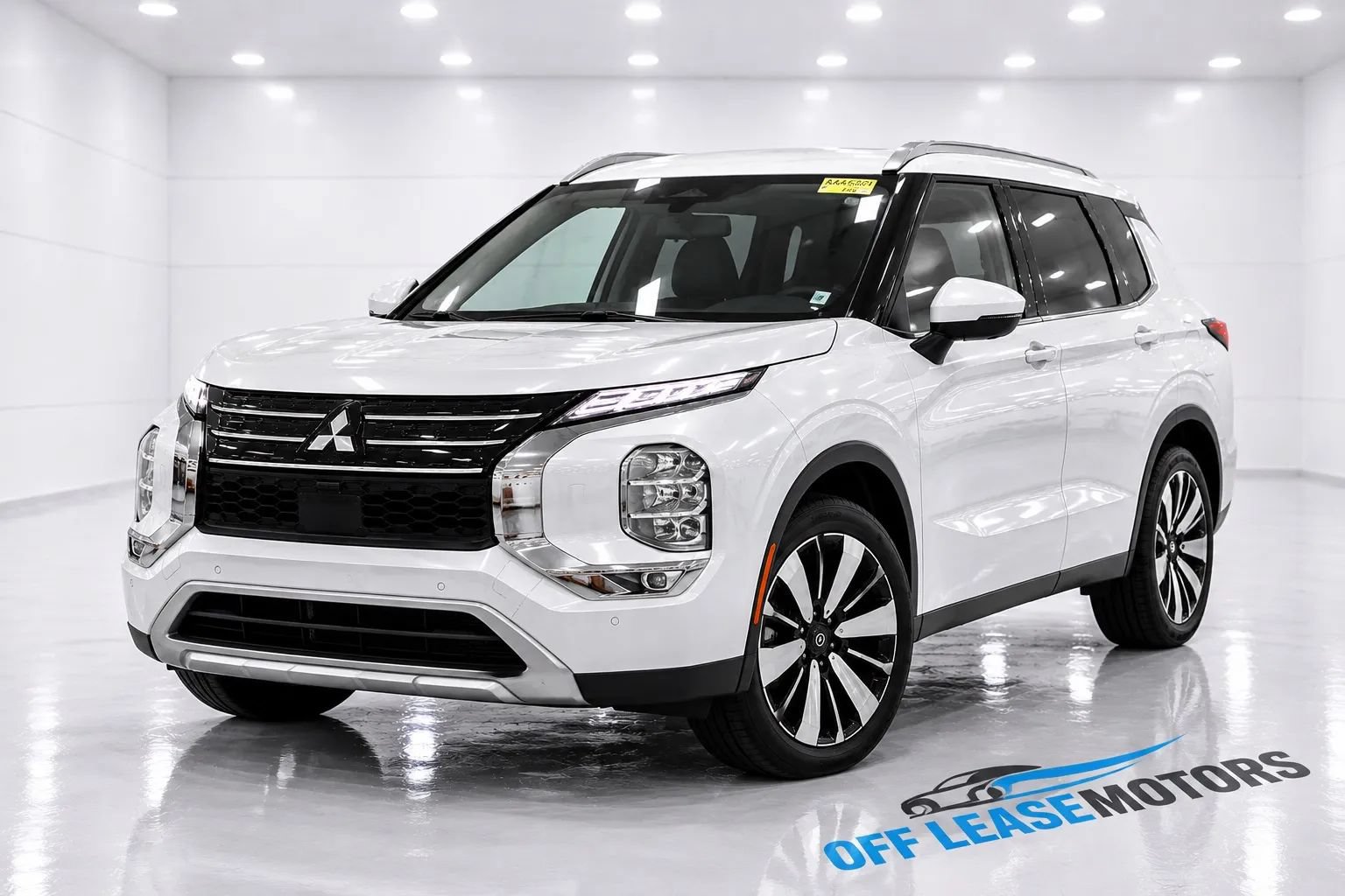 Used 2025 Mitsubishi Outlander SE