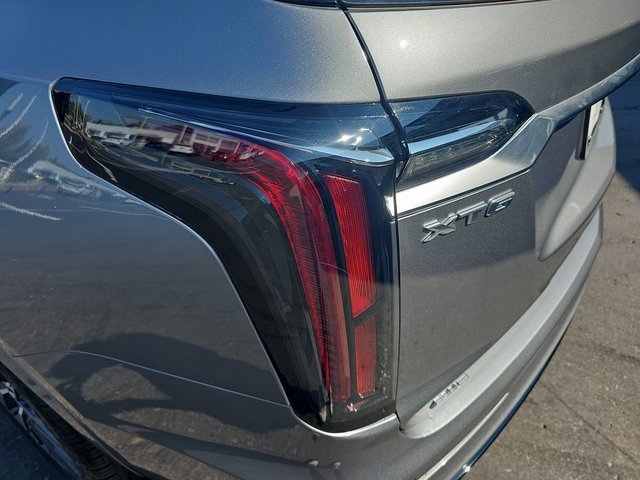Used 2025 Cadillac XT6 Sport w/ LPO, Floor Liner Package image 38