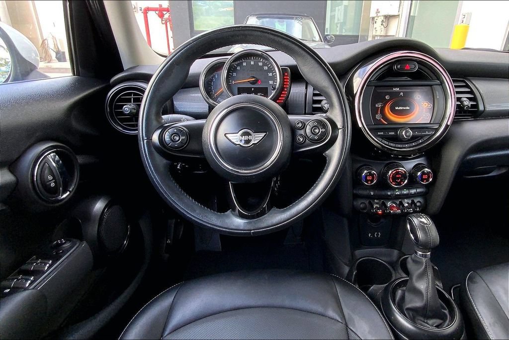 Used 2017 MINI Cooper 4-Door Hardtop FWD image 5
