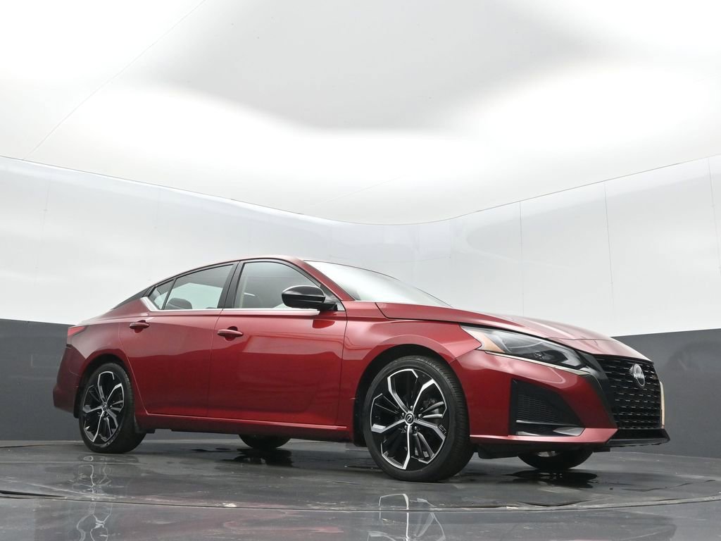 Used 2023 Nissan Altima 2.5 SR w/ SR Premium Package image 26