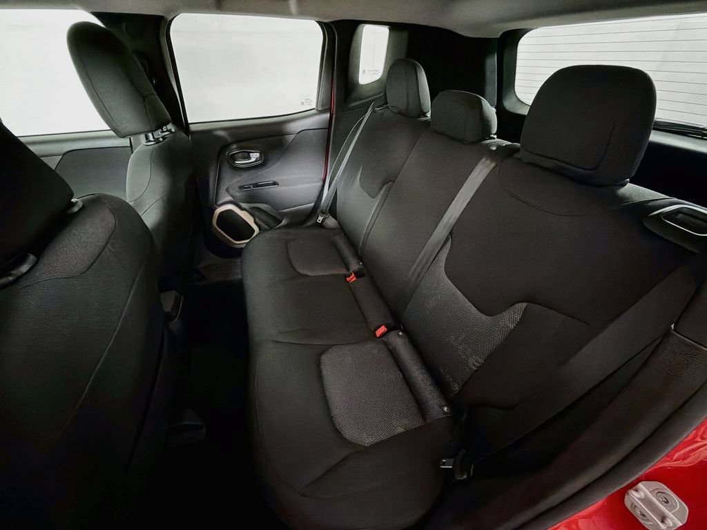 Used 2017 Jeep Renegade Latitude FWD image 22