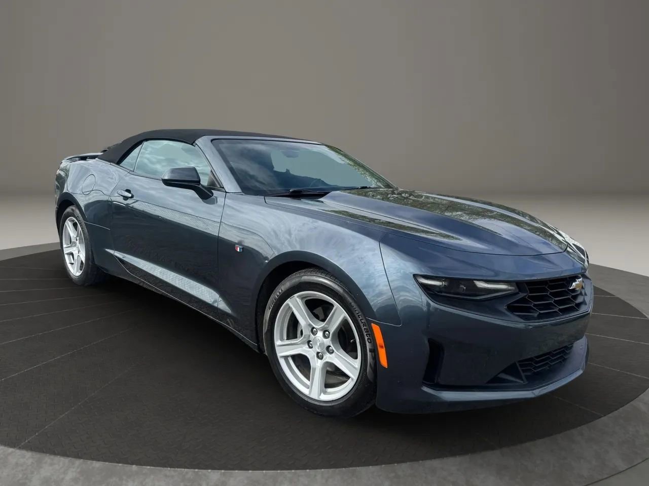 Used 2020 Chevrolet Camaro LT RWD image 7