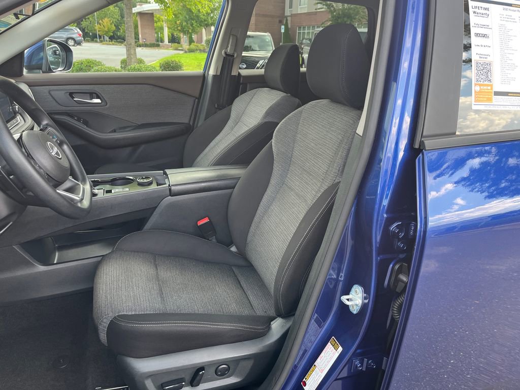 Used 2023 Nissan Rogue SV image 12