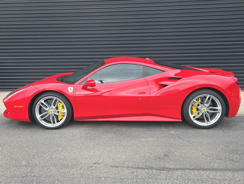 Used 2018 Ferrari 488 GTB image 2