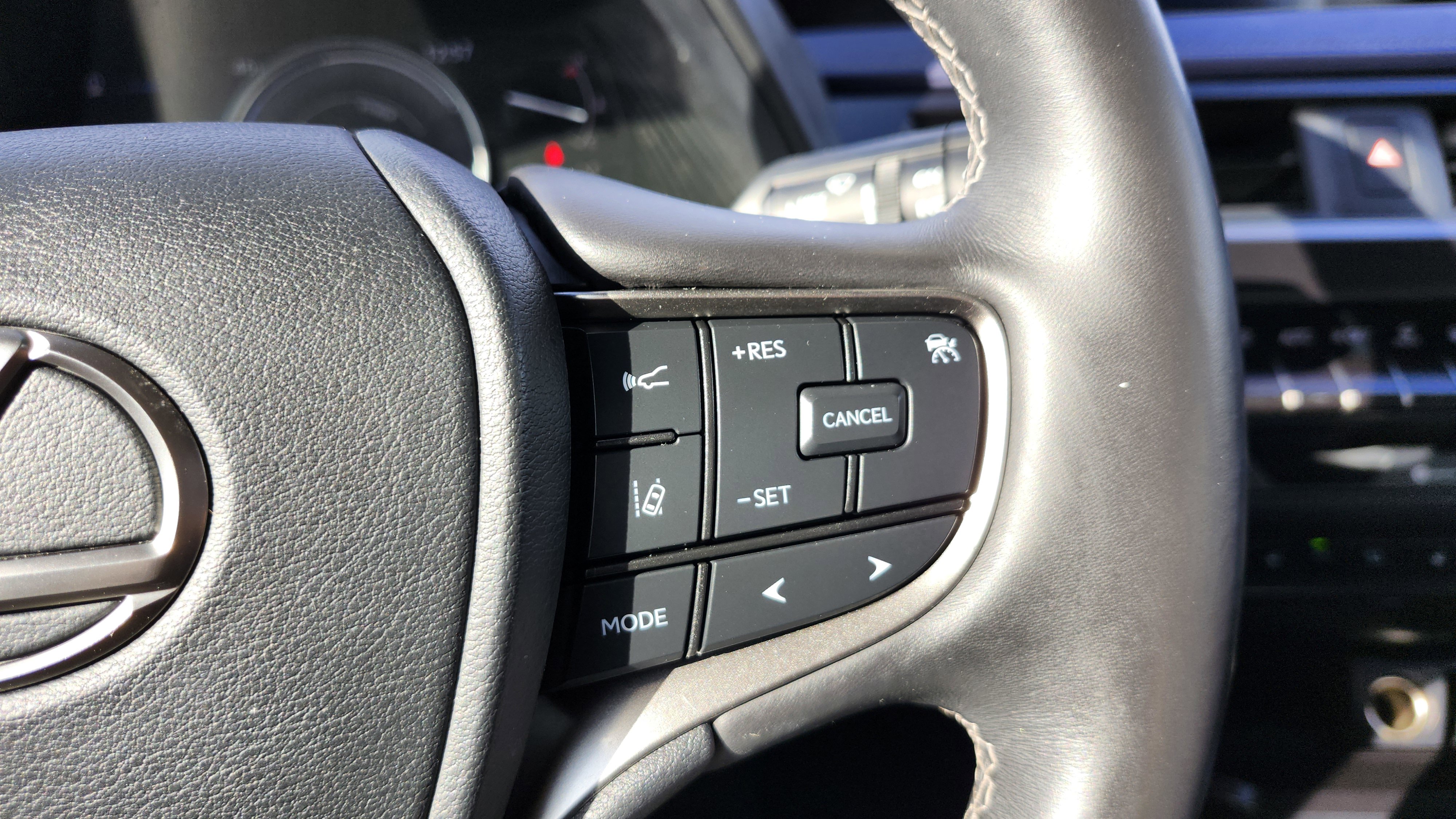 Used 2022 Lexus UX 250h w/ Premium Package image 37