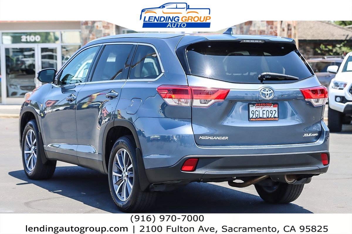 Used 2019 Toyota Highlander XLE w/ Carpet Mat Package (TMS) image 2