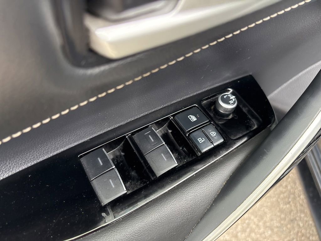 Used 2021 Toyota Corolla XSE image 17