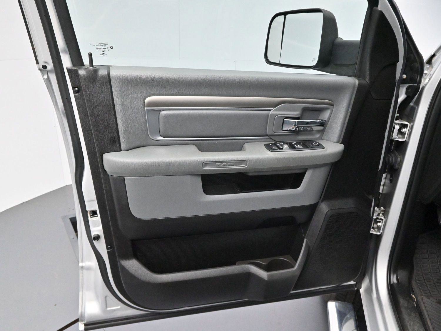 Used 2018 RAM 2500 SLT image 9