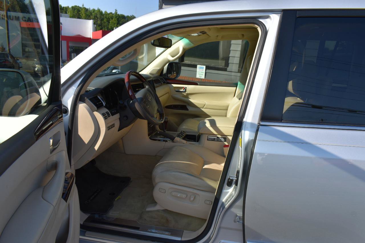 Used 2013 Lexus LX 570 4WD w/ Luxury Pkg image 13