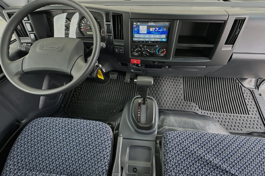 Used 2024 Isuzu NPR RWD image 10
