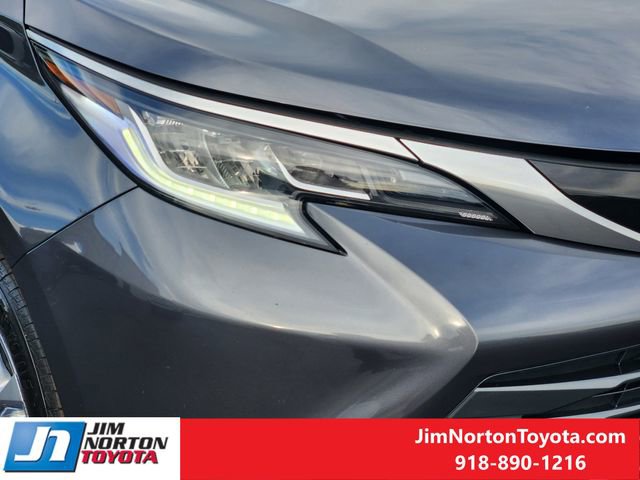 Used 2025 Toyota Sienna Limited image 10
