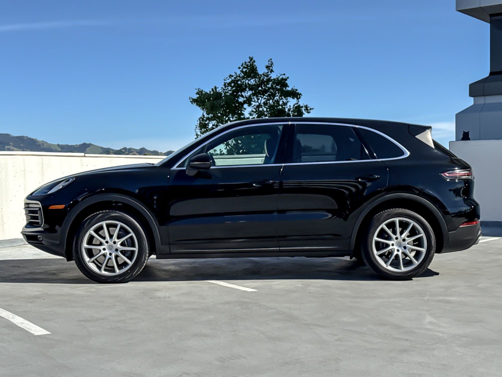 Certified 2023 Porsche Cayenne image 2
