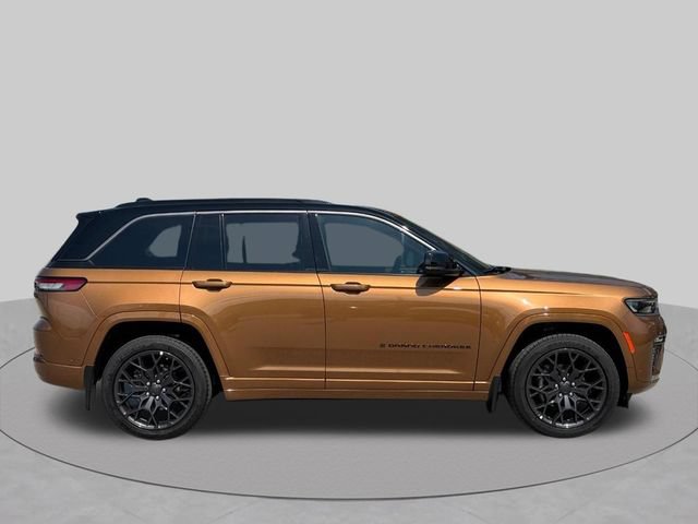 New 2026 Jeep Grand Cherokee Summit w/ Obsidian Package AWD/4WD image 2