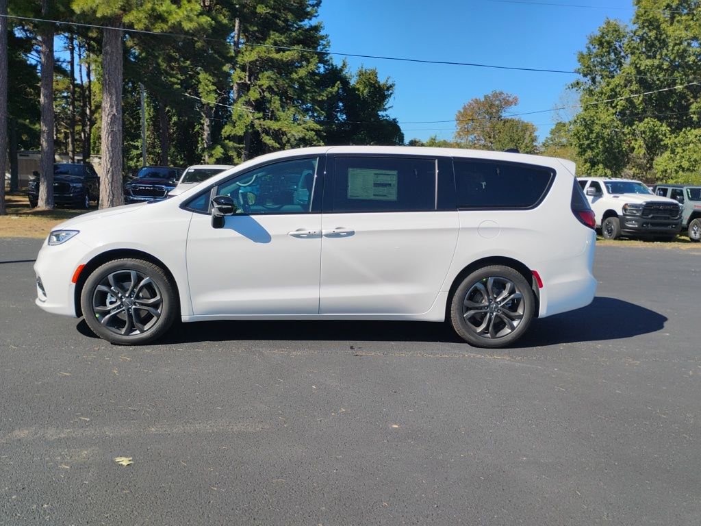 New 2026 Chrysler Pacifica Select image 8