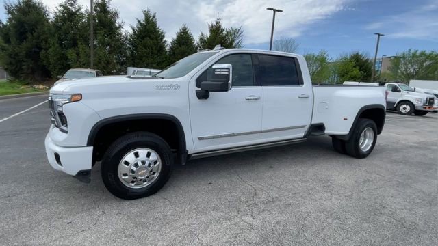Used 2025 Chevrolet Silverado 3500 High Country w/ High Country Premium Package AWD/4WD image 6