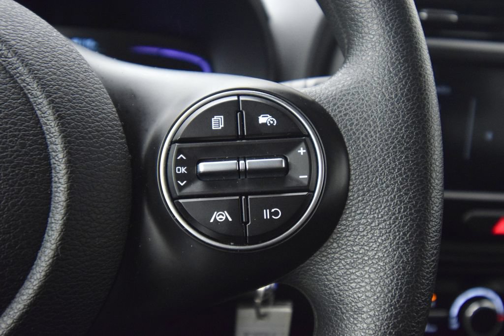 Used 2025 Kia Soul LX w/ LX Technology Package FWD image 31