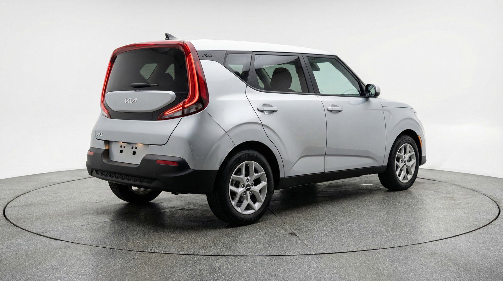 Used 2025 Kia Soul LX w/ LX Technology Package FWD image 9