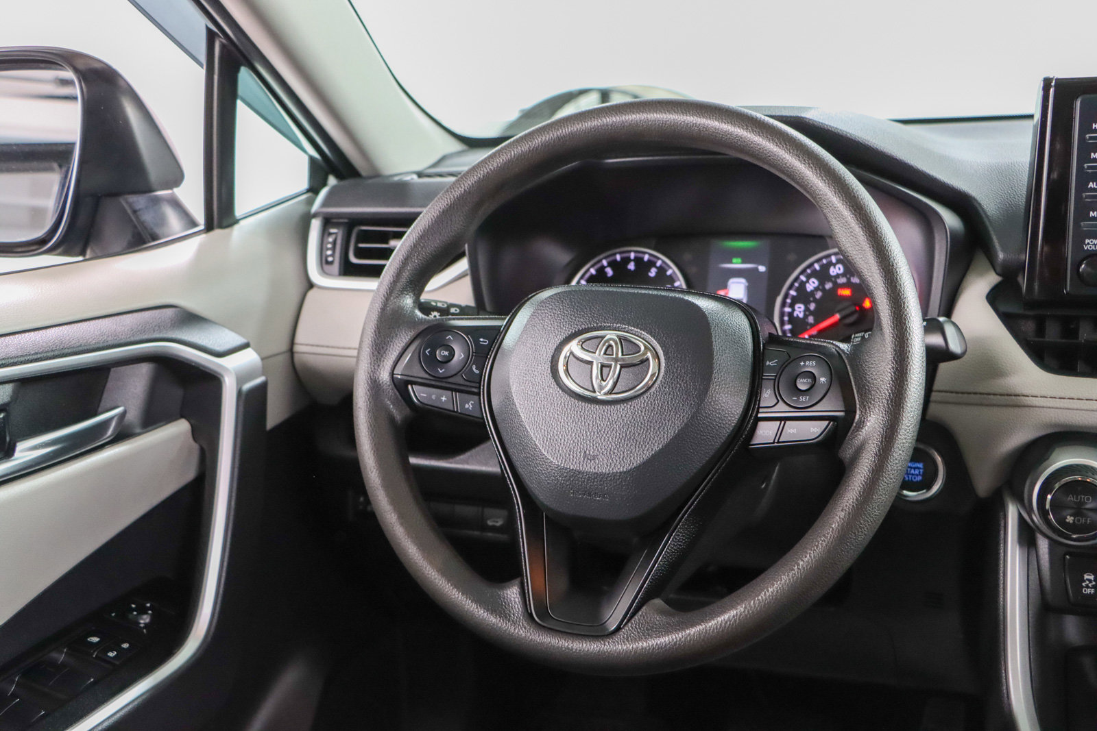 Used 2021 Toyota RAV4 XLE w/ Convenience Package AWD/4WD image 12