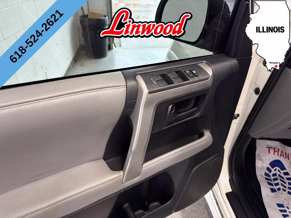 Used 2010 Toyota 4Runner SR5 w/ Convenience Pkg AWD/4WD image 13