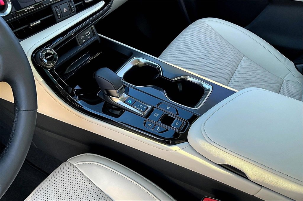 Used 2025 Lexus NX 300h AWD w/ Accessory Package (2T) image 14