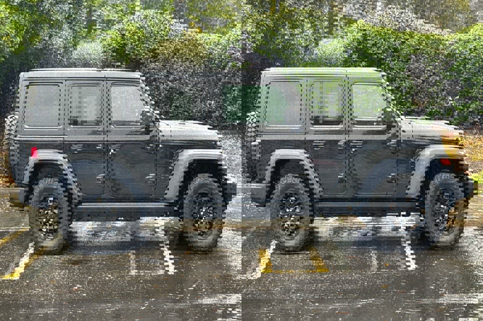 Used 2020 Jeep Wrangler Unlimited Sport image 3