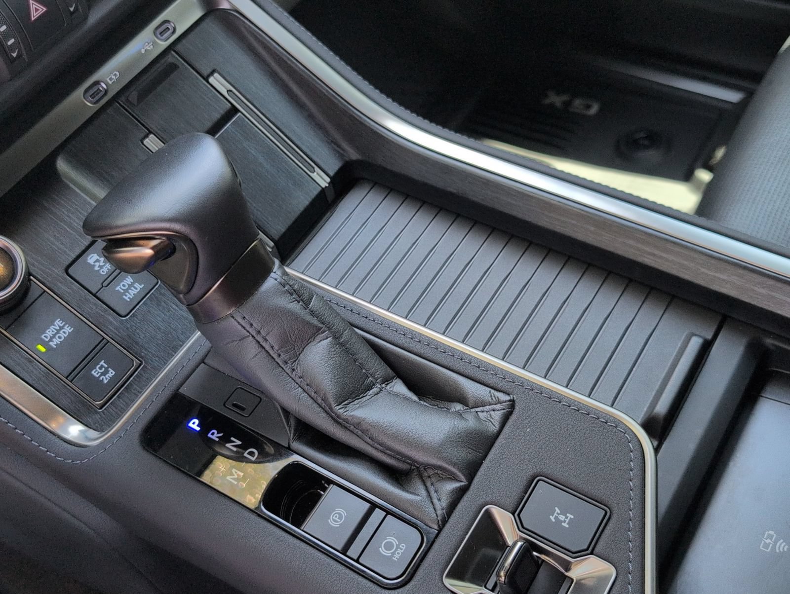Certified 2025 Lexus GX 550 w/ Cold Area Package AWD/4WD image 13
