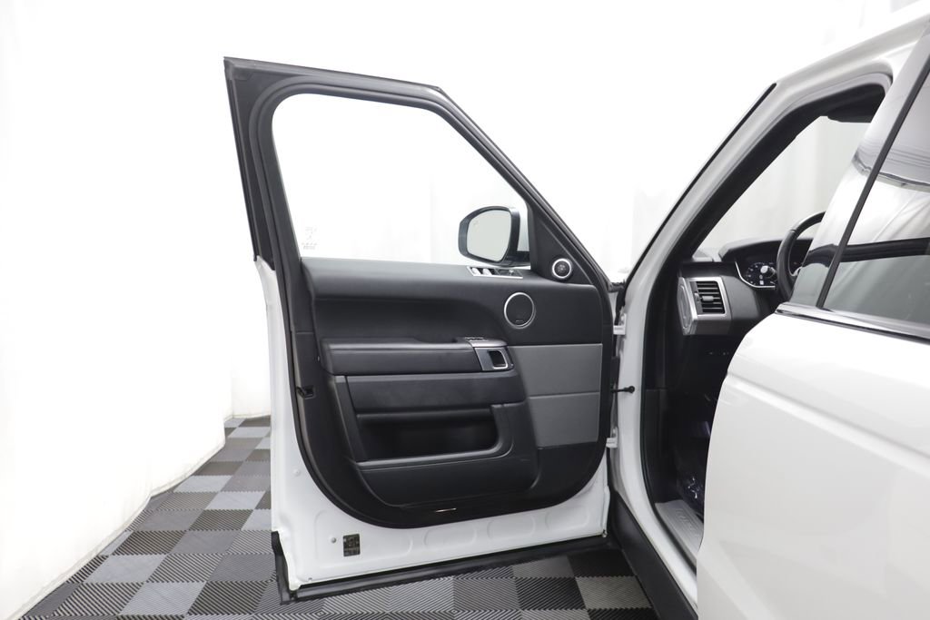 Used 2019 Land Rover Range Rover Sport HSE image 4