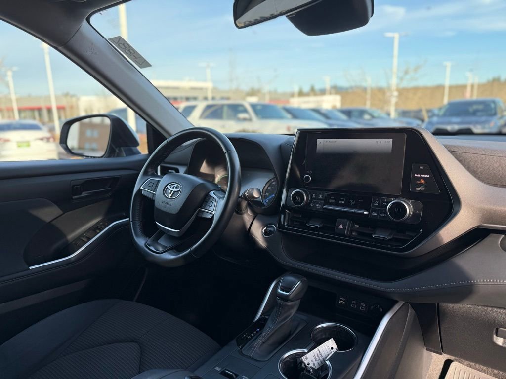 Used 2023 Toyota Highlander LE image 23