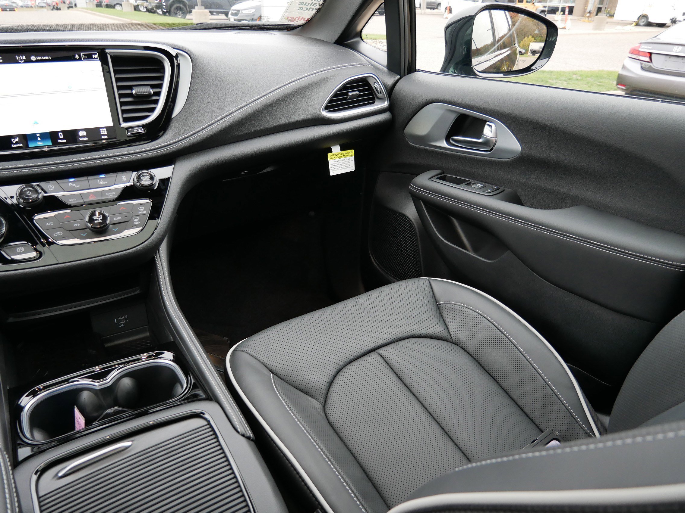 New 2026 Chrysler Pacifica Limited w/ S Appearance Package image 11