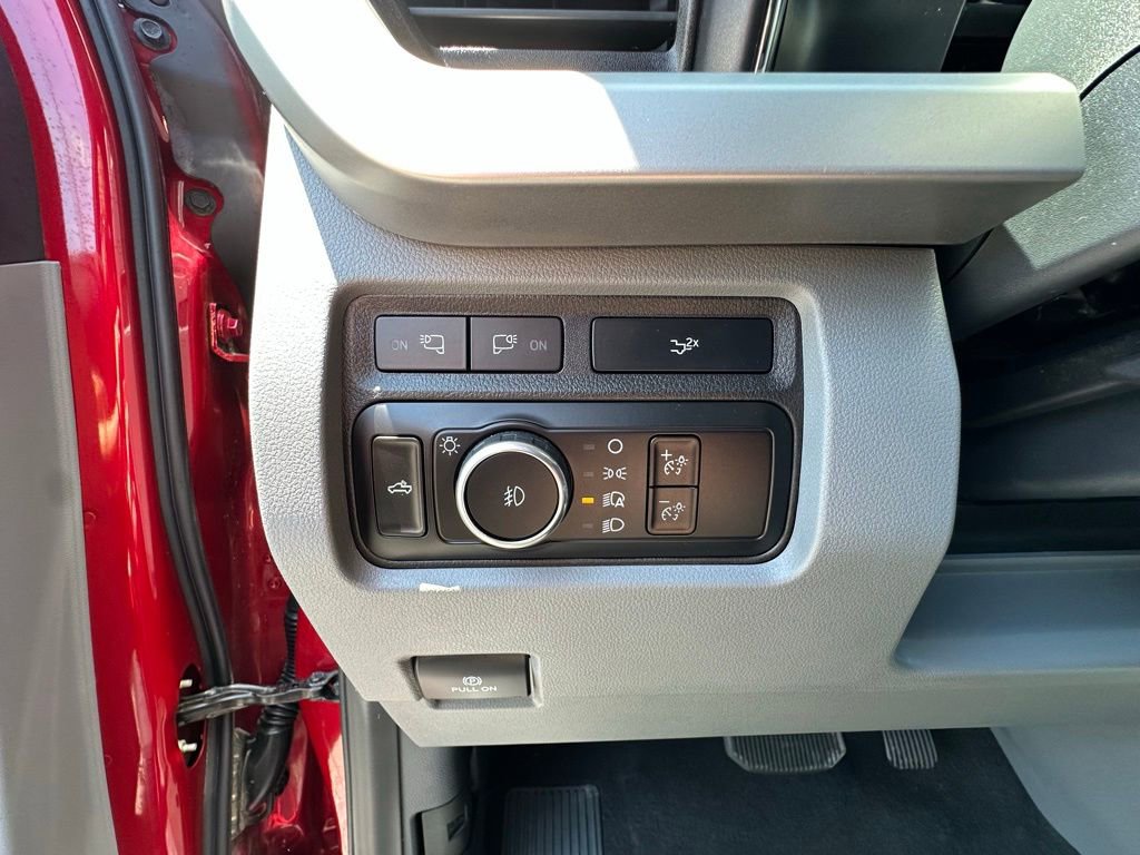 Used 2023 Ford F250 XLT w/ XLT Premium Package AWD/4WD image 3