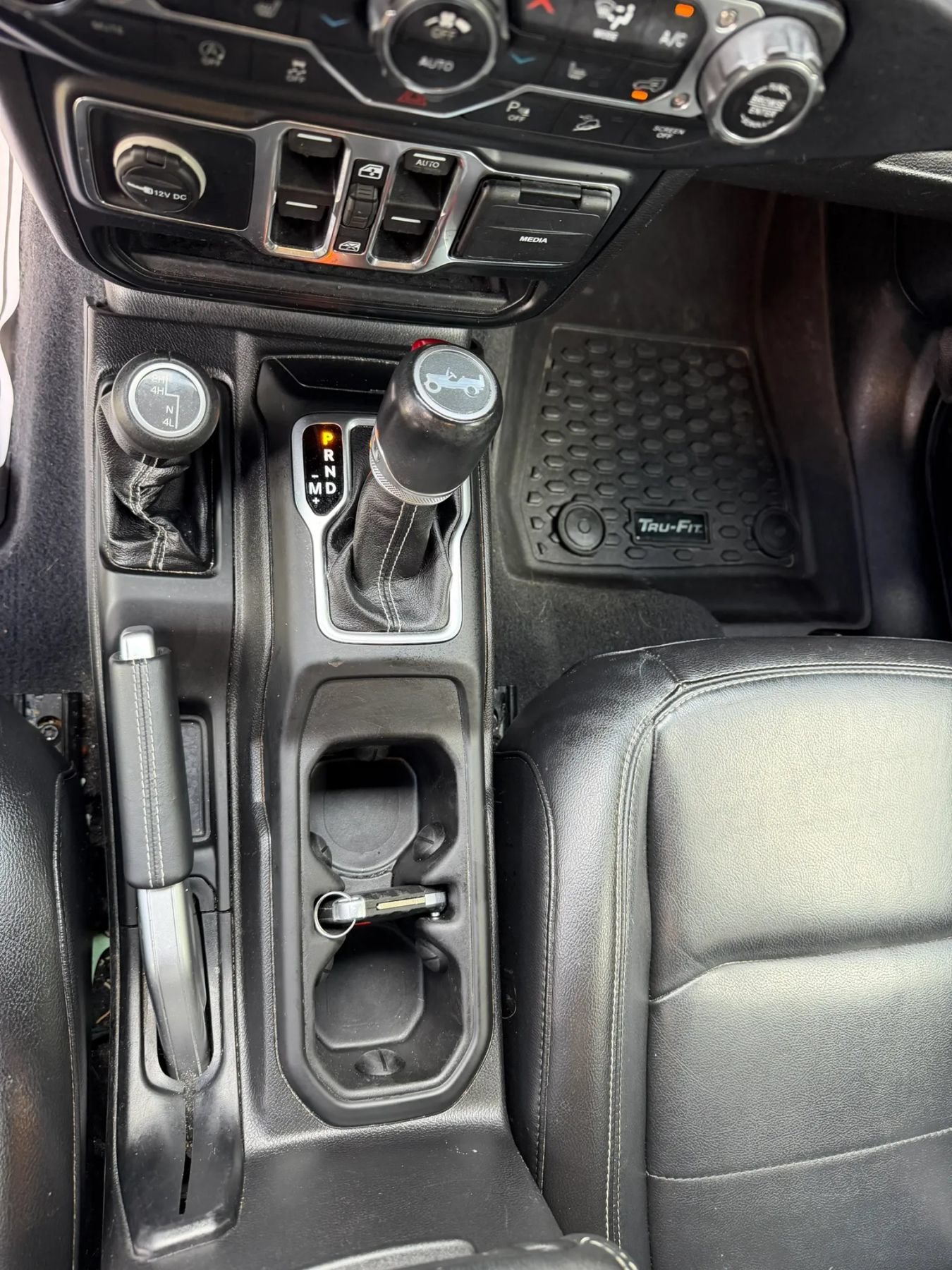 Used 2019 Jeep Wrangler Unlimited Sahara AWD/4WD image 18