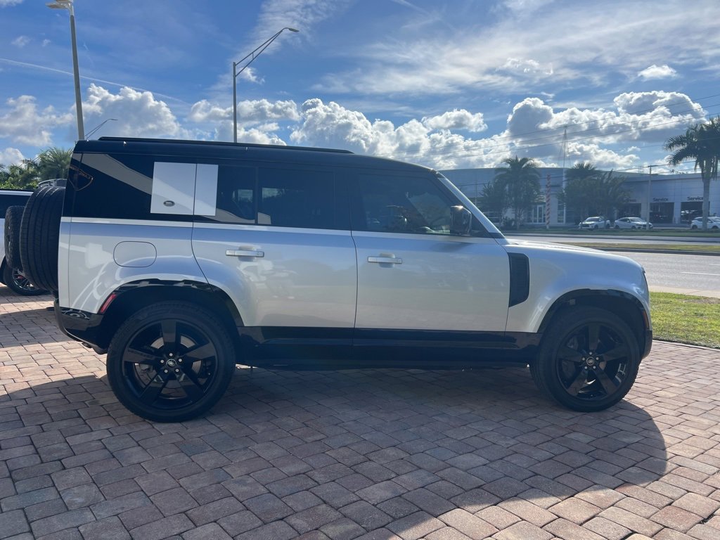 Used 2022 Land Rover Defender 110 X-Dynamic HSE image 7