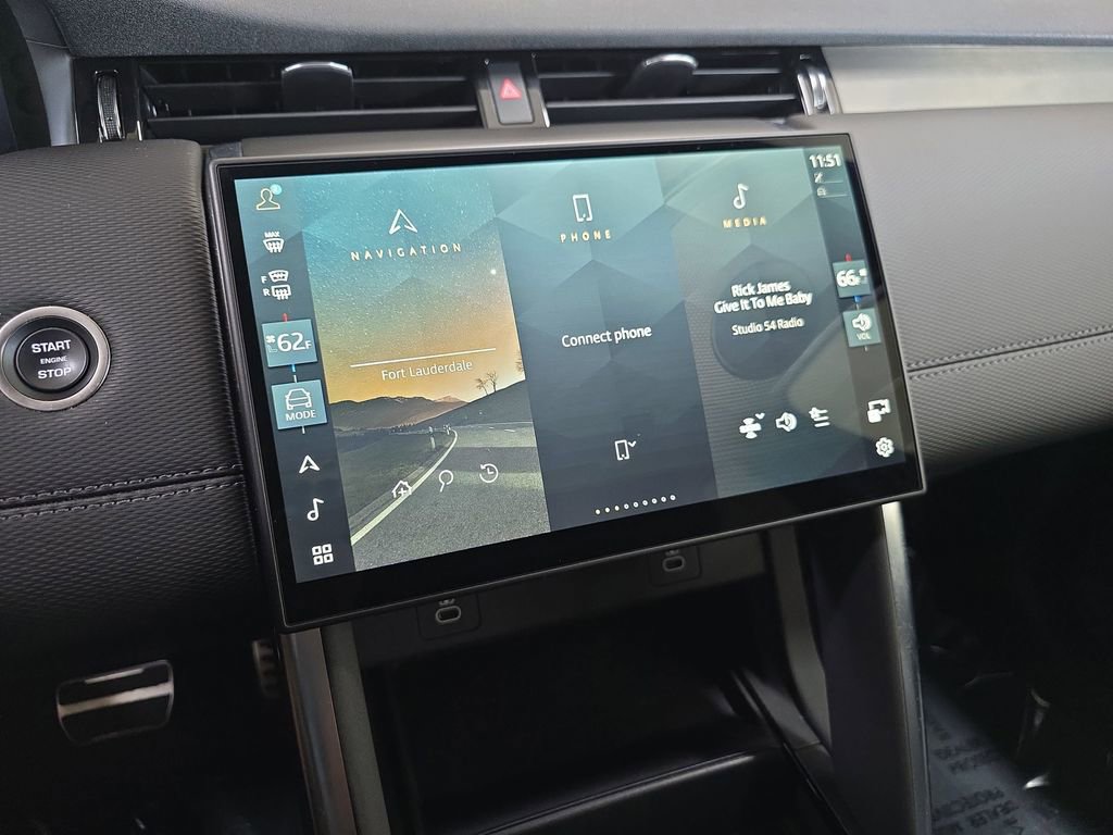 Used 2024 Land Rover Discovery Sport Dynamic SE image 23