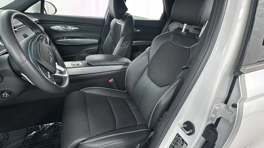 Used 2025 Genesis GV70 3.5T Sport image 10