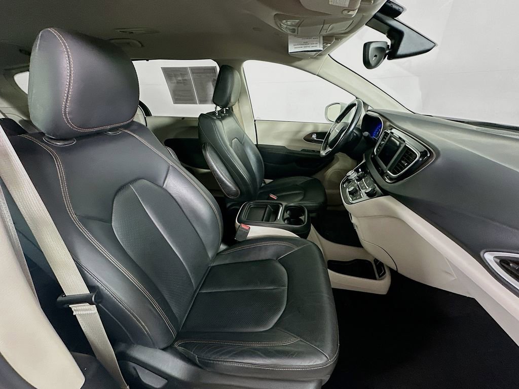 Certified 2019 Chrysler Pacifica Touring-L image 35