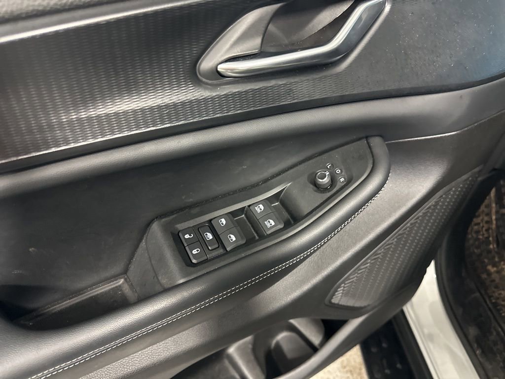 Used 2024 Jeep Grand Cherokee Altitude image 4