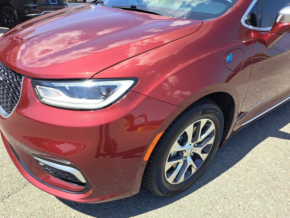 Used 2021 Chrysler Pacifica Pinnacle FWD image 26