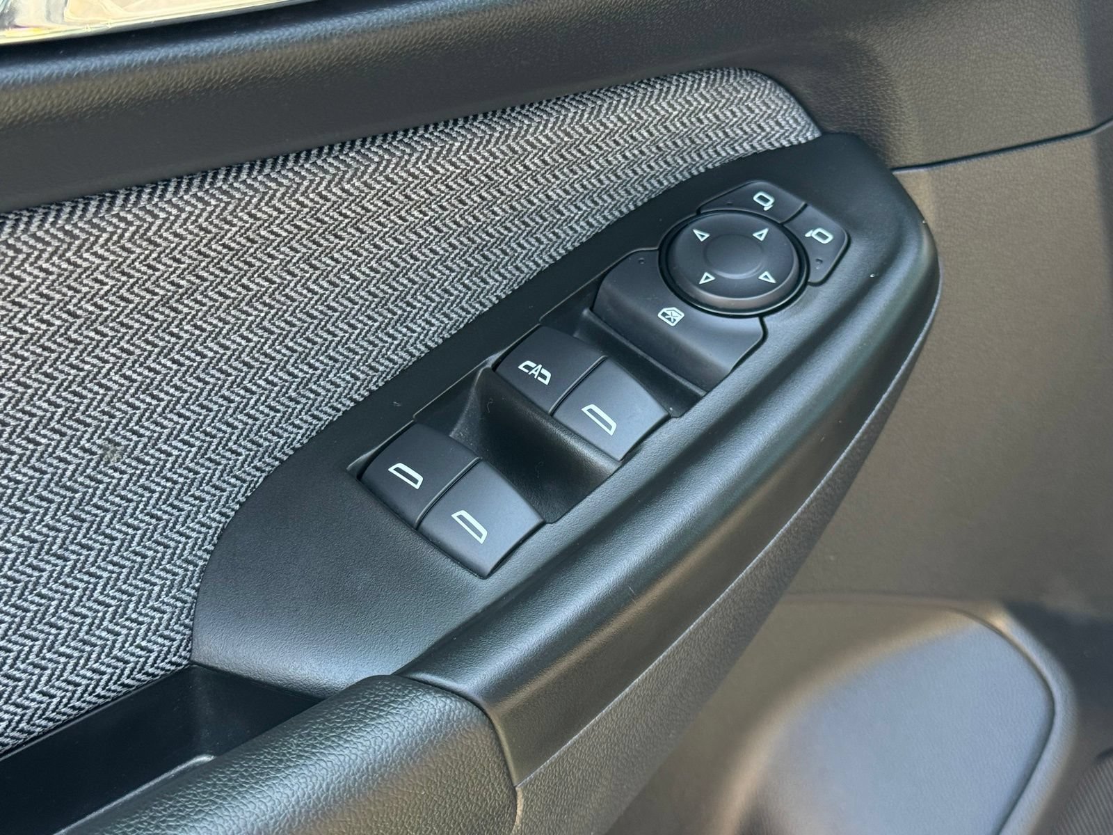 Used 2025 Chevrolet TrailBlazer LT AWD/4WD image 9