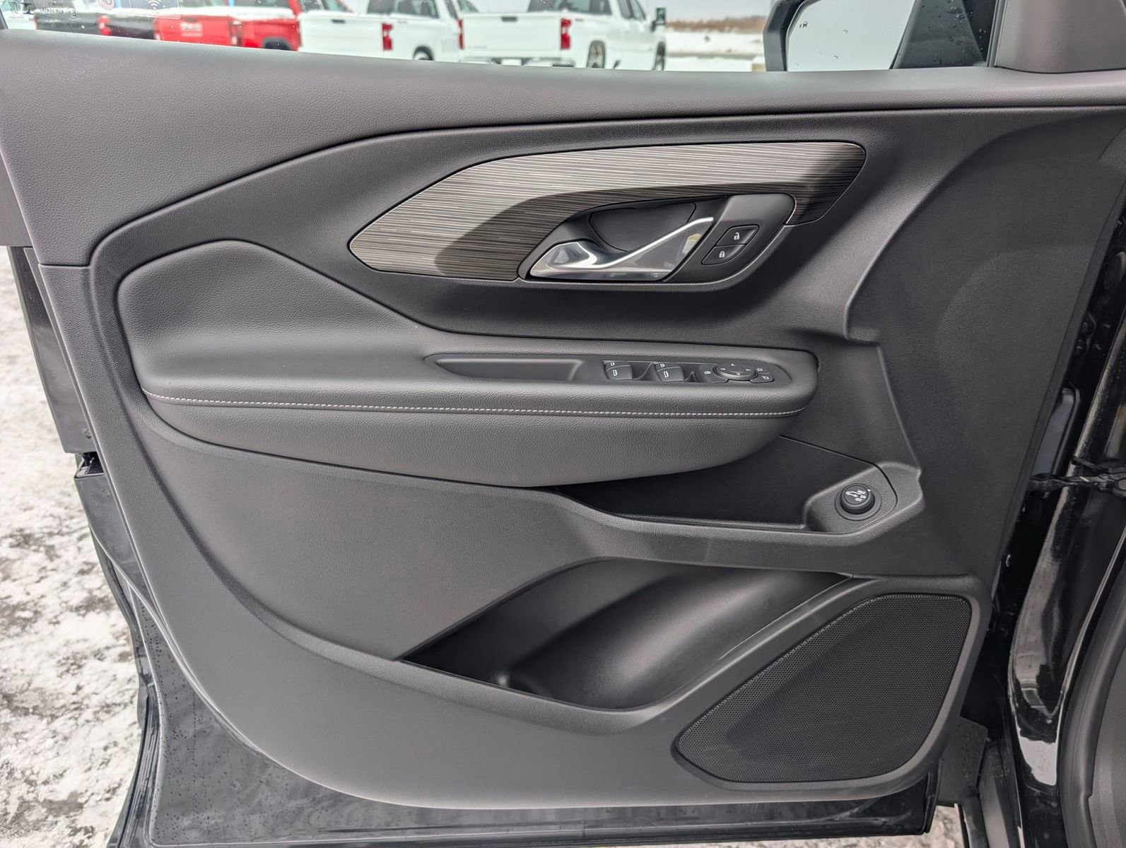 Used 2024 GMC Terrain SLE w/ Driver Convenience Package image 8