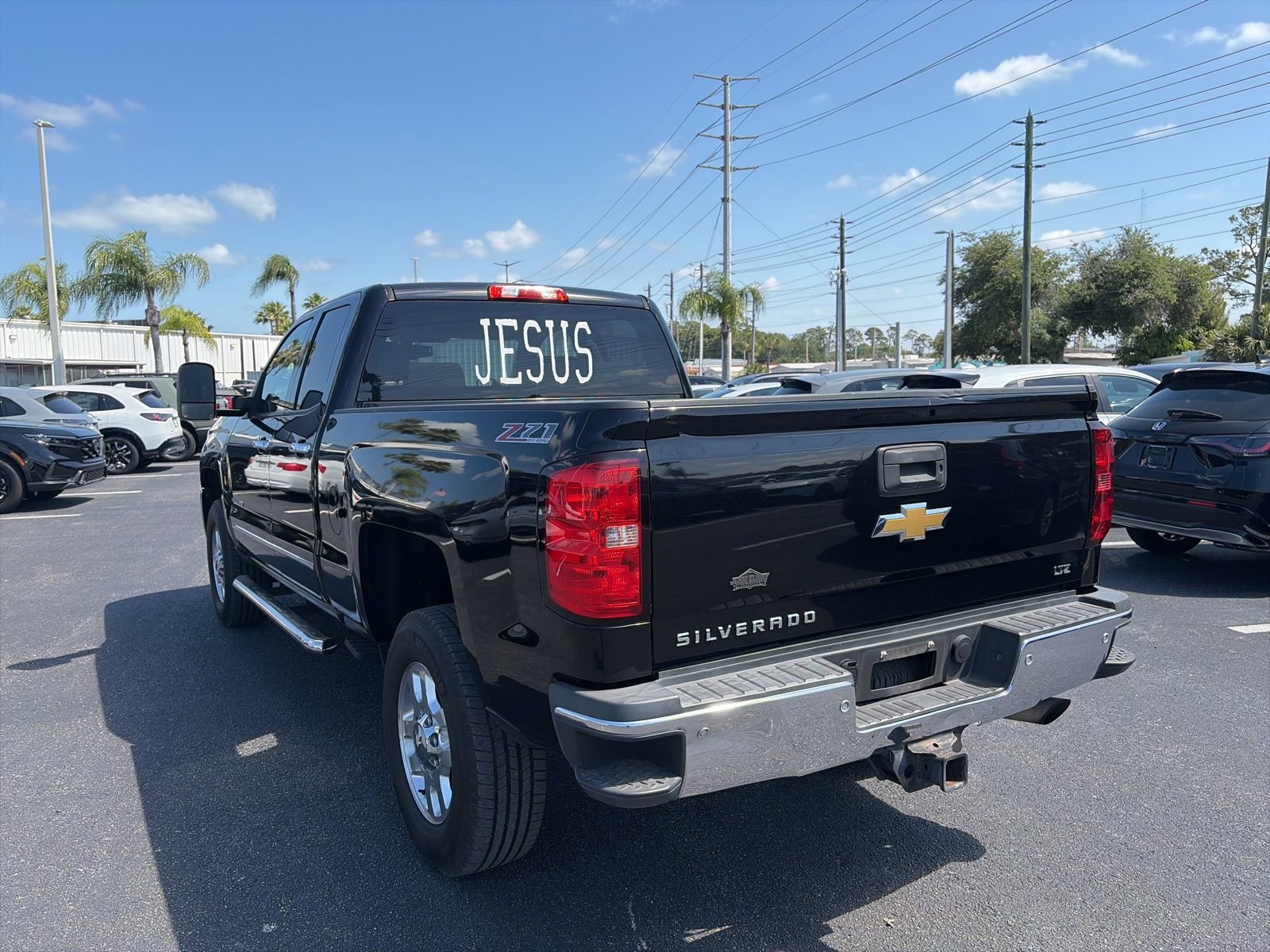 Used 2015 Chevrolet Silverado 2500 LTZ w/ LTZ Plus Package AWD/4WD image 5