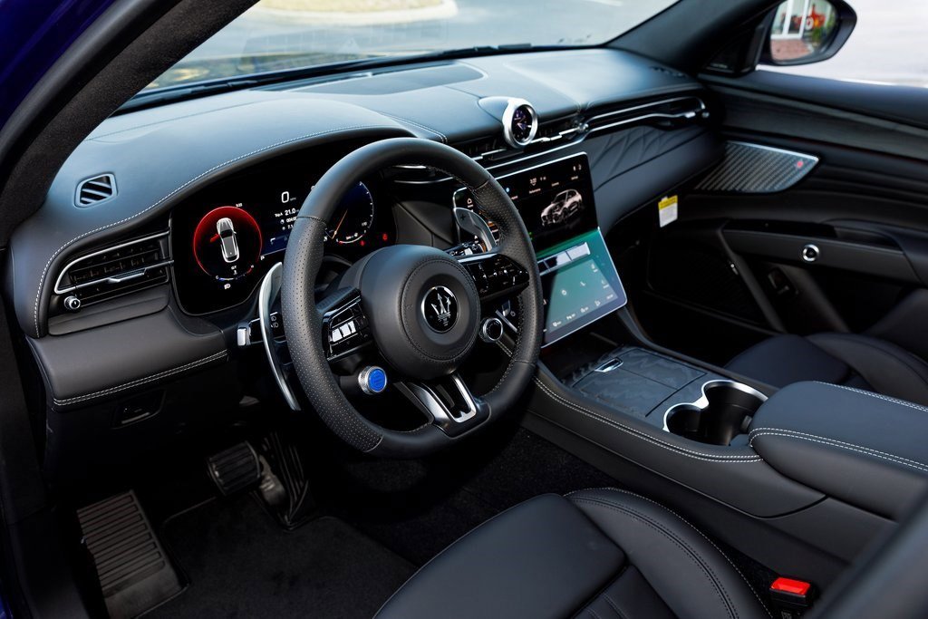 New 2025 Maserati Grecale GT image 19