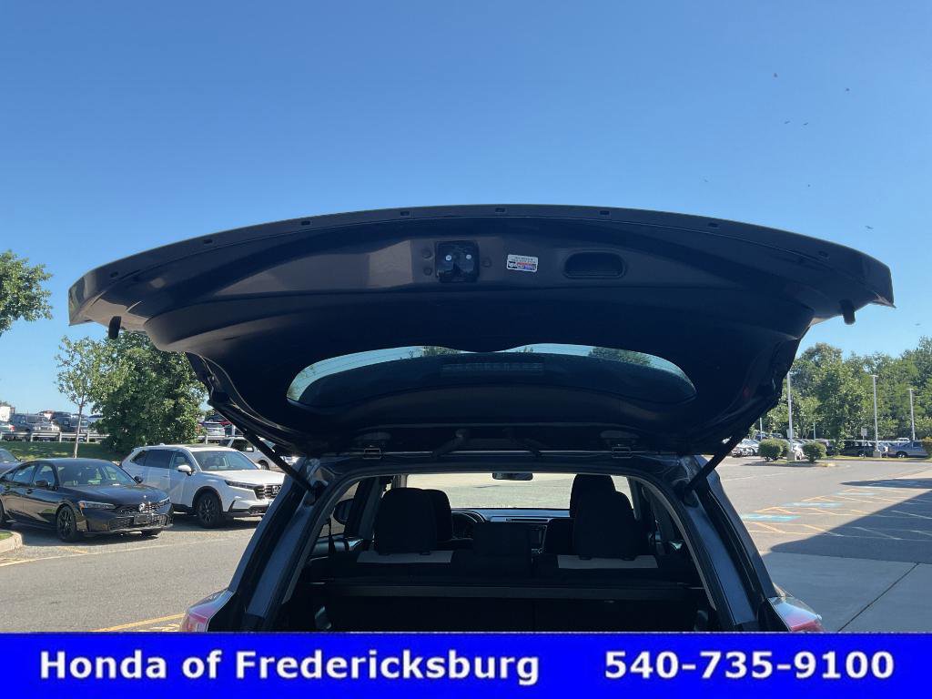 Used 2017 Toyota RAV4 XLE w/ Plus Extra Value Package AWD/4WD image 16
